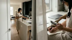 7 Things You’re Better Off Keeping Private (Even With People You Love)