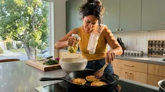 Crispy veggie patties with no flour and no frying (ready in minutes)