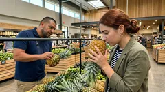 How to Pick a Sweet, Juicy Pineapple at the Store: Quick Cues That Really Work